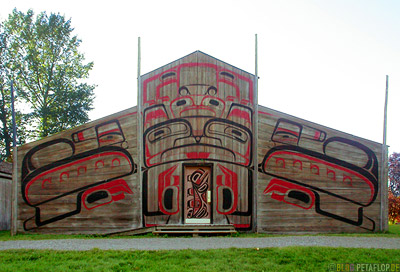 Totem-Poles-Totempfaehle-Longhouses-Langhaus-Museumsdorf-Heritage-Ksan-Native-Village-Indians-Indianer-Hazelton-BC-British-Columbia-Canada-Kanada-DSCN2607.jpg