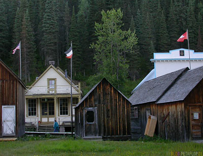 USA-Flag-Flagge-swiss-Switzerland-Schweiz-Weimarer-Republik-western-town-Westernstadt-wilder-westen-wild-west-Barkerville-BC-Canada-Kanada-DSCN2715.jpg