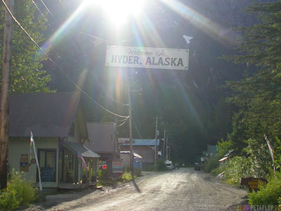 Welcome-to-Hyder-Alaska-Ghosttown-Geisterstadt-Hyder-Alaska-USA-Town-Entrance-Ortseingang-DSCN2441.jpg