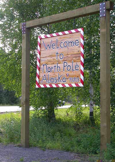 Welcome-to-North-Pole-Alaska-USA-DSCN0991.jpg