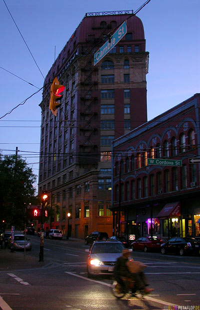 Wheelchair-Downtown-Vancouver-BC-British-Columbia-Canadaq-Kanada-DSCN3268.jpg