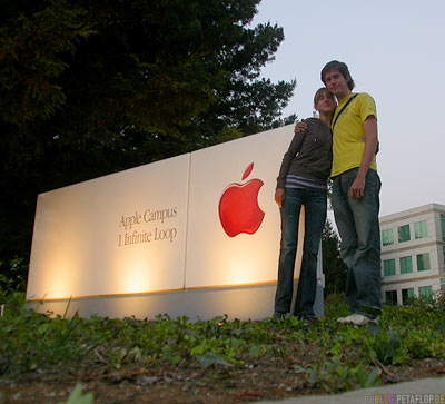 Apple-Company-Nameplate-Corporate-Logo-Writing-Firmenschild-Silicon-Valley-Cupertino-California-Kalifornien-USA-DSCN5352.jpg