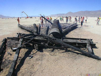 burnt-Burning-Man-Ash-verbrannter-Asche-Playa-Burning-Man-2007-Black-Rock-Desert-Nevada-USA-DSCN4708.jpg