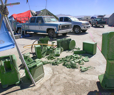 Green-items-devices-installation-art-Kunst-Burning-Man-2007-Black-Rock-Desert-Nevada-USA-DSCN4717.jpg