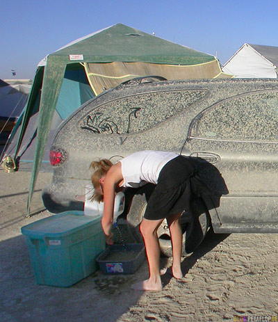 imporvisiertes-Waschbecken-improvised-wash-basin-Burning-Man-2007-Saturday-Samstag-Black-Rock-Desert-Nevada-USA-DSCN4502.jpg