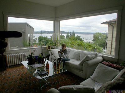 in-the-house-of-Alexander-with-Lake-Washington-view-Seattle-USA-DSCN3645.jpg