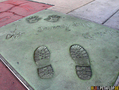 Johnny-Depp-Manns-Chinese-Theatre-Hand-Foot-prints-Hand-Fussabdruecke-Signature-Hollywood-Boulevard-Los-Angeles-USA-DSCN5463.jpg