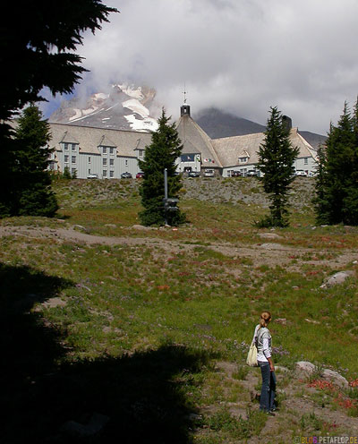 Mt-Mount-Hood-Timberline-Lodge-front-Hotel-from-the-movie-Shining-Portland-Oregon-USA-DSCN3876.jpg