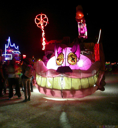 nasty-smiling-vehicle-night-Burning-Man-2007-Saturday-Samstag-Black-Rock-Desert-Nevada-USA-DSCN4551.jpg