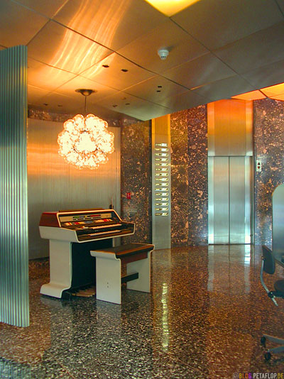 Peek-into-a-lobby-window-Fenster-1960s-1960er-Interior-Einrichtung-Orgel-Organ-Downtown-LA-Los-Angeles-California-Kalifornien-USA-DSCN5441.jpg