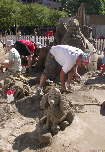 Poodle-Dog-Dogs-Pudel-Hund-Hunde-aus-Sand-Sandburgen-Downtown-Seattle-Washington-USA-DSCN3463.jpg