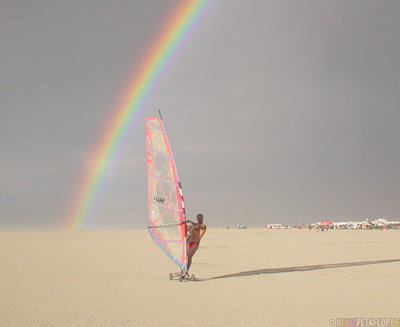 Regenbogen-Rainbow-Wind-Surfer-Burning-Man-2007-Friday-Freitag-Black-Rock-Desert-Nevada-USA-DSCN4463.jpg