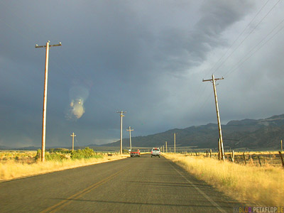 Scenery-Road-Clouds-Sunset-evening-Highway-395-near-Eagleville-California-Kalifornien-USA-DSCN4349.jpg