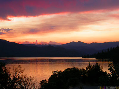 Sunset-Sonnenuntergang-Abendhimmel-evening-sky-Shasta-Trinity-NRA-California-Kalifornien-USA-DSCN4280.jpg