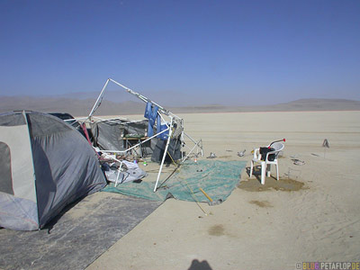 tent-destroyed-by-desertstorm-zelt-vom-sandsturm-zerstoert-Burning-Man-2007-Saturday-Samstag-Black-Rock-Desert-Nevada-USA-DSCN4494.jpg