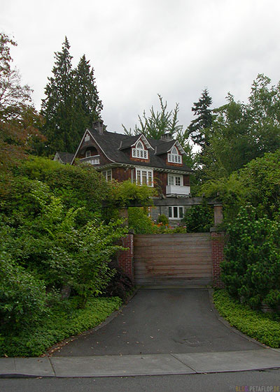 The-house-where-Kurt-Cobain-of-Nirvana-shot-himself-171-Lake-Washington-Blvd-E-Seattle-Washington-USA-DSCN3666.jpg