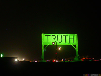 Truth-Burning-Man-2007-Friday-Freitag-Black-Rock-Desert-Nevada-USA-DSCN4492.jpg