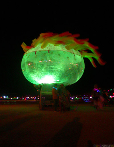 vehicle-qualle-jelly-fish-Burning-Man-2007-Saturday-night-Samstag-Nacht-Black-Rock-Desert-Nevada-USA-DSCN4553.jpg