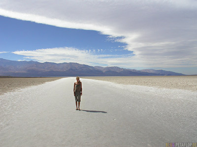 Badwater-Death-Valley-lowest-Point-of-North-America-tiefster-Punkt-Nordamerikas-California-Kalifornien-USA-DSCN5799.jpg