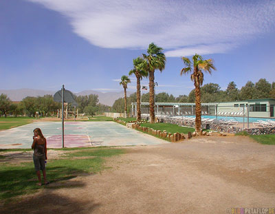 Basketball-Swimming-Pool-Palms-Palmen-Furnace-Creek-Ranch-Death-Valley-California-Kalifornien-USA-DSCN5702.jpg