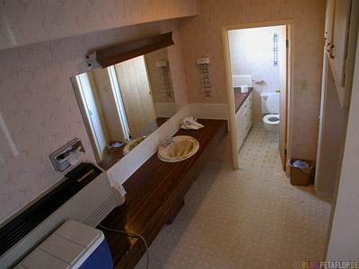 Bath-Rodeway-Inn-Motel-Hotel-Page-Arizona-USA-DSCN6384.jpg