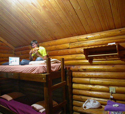 bunk-beds-huge-sandwich-sub-Hostel-cabin-Huette-Doppelstockbett-Moab-Utah-USA-DSCN6618.jpg