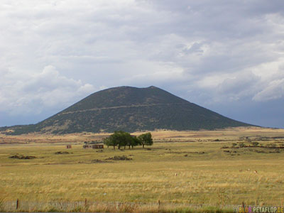 Capulin-Volcano-Vulkan-volcanic-mountain-near-Raton-New-Mexico-Colorado-USA-DSCN7257.jpg