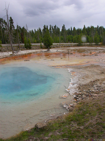 colorful-pool-hot-spring-heisse-Quelle-Yellowstone-national-Park-Wyoming-USA-DSCN6748.jpg