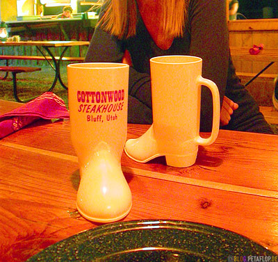 Cowboy-Boot-Mugs-Mug-Boots-Becher-trinkbecher-Cowboystiefel-Form-Cottonwood-Steakhouse-Bluff-Utah-USA-DSCN6531.jpg