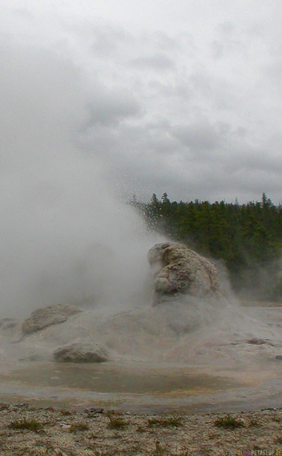 Geysir-geyser-hot-spring-heisse-Quelle-Yellowstone-National-Park-Wyoming-USA-DSCN6830.jpg