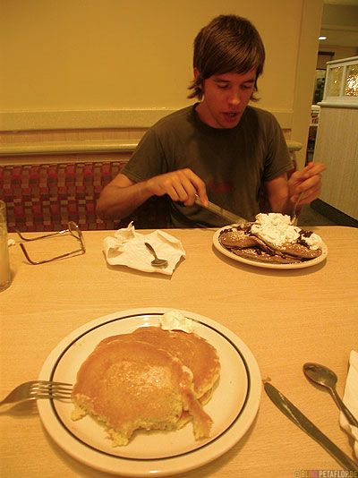 IHOP-international-house-of-pancakes-amerikanisches-Pfannkuchenhaus-Pfannekuchen-Oklahoma-City-Oklahoma-OK-USA-DSCN7347.jpg