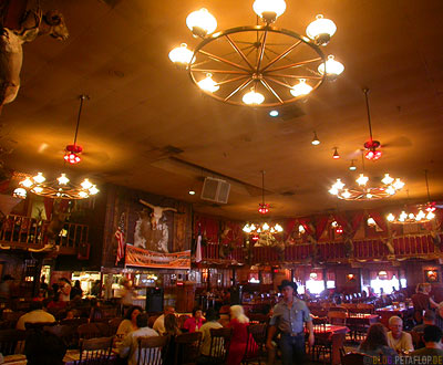 inside-Big-Texan-Steak-Ranch-House-Steakhaus-old-route-66-Amarillo-Texas-USA-DSCN7310.jpg