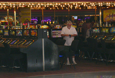 Inside-Casino-searching-for-money-Fremont-Street-Las-Vegas-Nevada-USA-DSCN5914.jpg