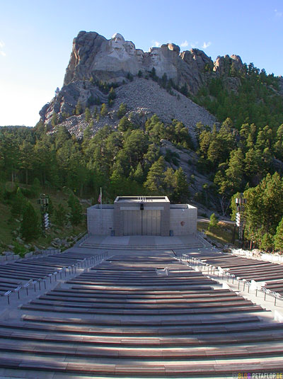 Mount-Rushmore-National-Memorial-Keystone-South-Dakota-USA-DSCN7166.jpg