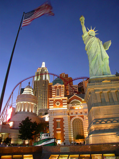 New-York-New-York-Hotel-Casino-Statue-of-liberty-Freiheitsstatue-Roller-Coaster-Achterbahn-Las-Vegas-Nevada-USA-DSCN5999.jpg