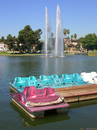 pedalo-pedal-paddleboat-boats-Tretboot-Tretboote-Fountain-Fontaene-Lake-See-Echo-Park-Los-Angeles-California-Kalifornia-USA-DSCN5590.jpg