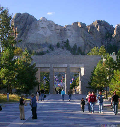 Promenade-Mount-Rushmore-National-Memorial-Keystone-South-Dakota-USA-DSCN7182.jpg