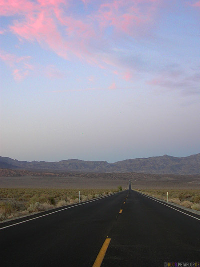 schwarzer-black-asphalt-Road-Strasse-Death-Valley-Deathvalley-Desert-Wueste-California-Kalifornia-USA-DSCN5674.jpg