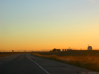 Silos-scenery-landscape-Landschaft-Sonnenuntergang-Sunset-Dusk-Freeway-76-Colorado-USA-DSCN7206.jpg