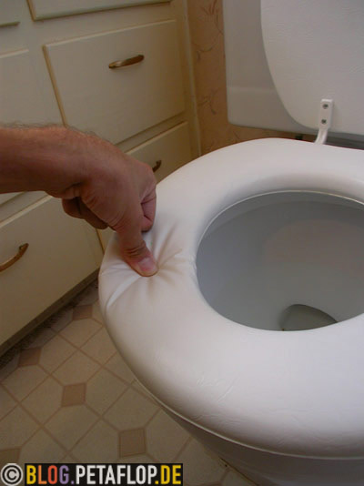 soft-toilet-seat-weiche-klopbrille-weicher-toilettensitz-rodeway-inn-motel-hotel-page-arizona-usa-dscn6386.jpg