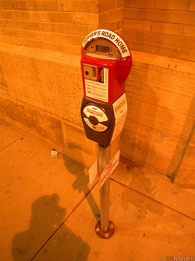 Spenden-Parkuhr-fuer-Obdachlose-donation-Parking-Meter-for-the-homeless-Muni-downtown-Denver-Colorado-USA-DSCN7241.jpg