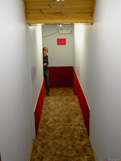 thick-carpet-dicker-teppich-corridor-hallway-Flur-Motel-A-Bar-Lounge-Supper-Club-Island-Park-Idaho-USA-DSCN6736.jpg