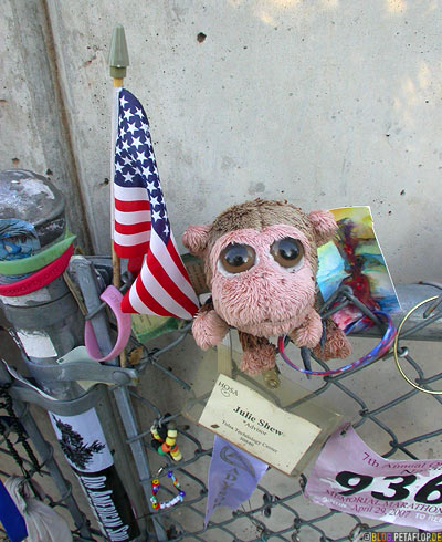 commemorative-Memorabilia-soft-toys-Erinnerungsstuecke-Stofftiere-Bombenanschlag-Mahnmal-National-Memorial-Alfred-P-Murrah-Federal-Building-Victims-Oklahoma-City-OK-USA-DSCN7403.jpg