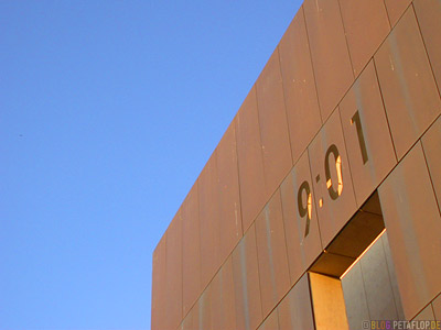 Time-9-01-Mahnmal-Denkmal-Opfer-Bombenanschlag-National-Memorial-Alfred-P-Murrah-Federal-Building-Bombing-Victims-Oklahoma-City-OK-USA-DSCN7418.jpg