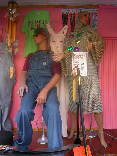 Chain-dress-Kettenkleid-Schaufensterpuppen-Showroom-Dummies-A-Schwab-General-Store-Beale-Street-Memphis-Tennessee-TN-USA-DSCN7916.jpg