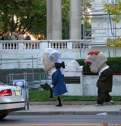 giant-head-Washington-Jefferson-costume-Kostuem-grosser-Puppenkopf-party-fest-Feier-celebration-Politiker-politicians-National-Mall-Washington-DC-USA-DSCN8339.jpg