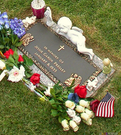 In-memory-of-Jessie-Garon-Presley-Elvis-Presleys-twin-brother-Zwillingsbruder-Graceland-Memphis-Tennessee-TN-USA-DSCN7830.jpg