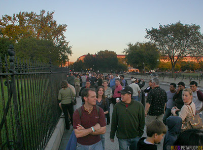 visitors-besucher-tourists-touristen-fence-zaun-white-house-weisses-haus-National-Mall-Washington-DC-USA-DSCN8350.jpg