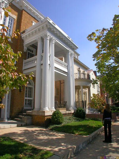 white-columns-weisse-Saeulen-old-house-Altbau-Monument-Avenue-Richmond-Virginia-VA-USA-DSCN8240.jpg