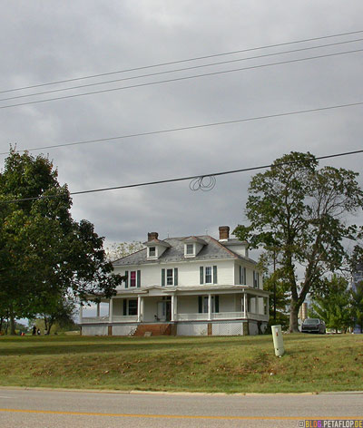 Wooden-late-Victorian-house-Virgina-VA-USA-DSCN8219.jpg